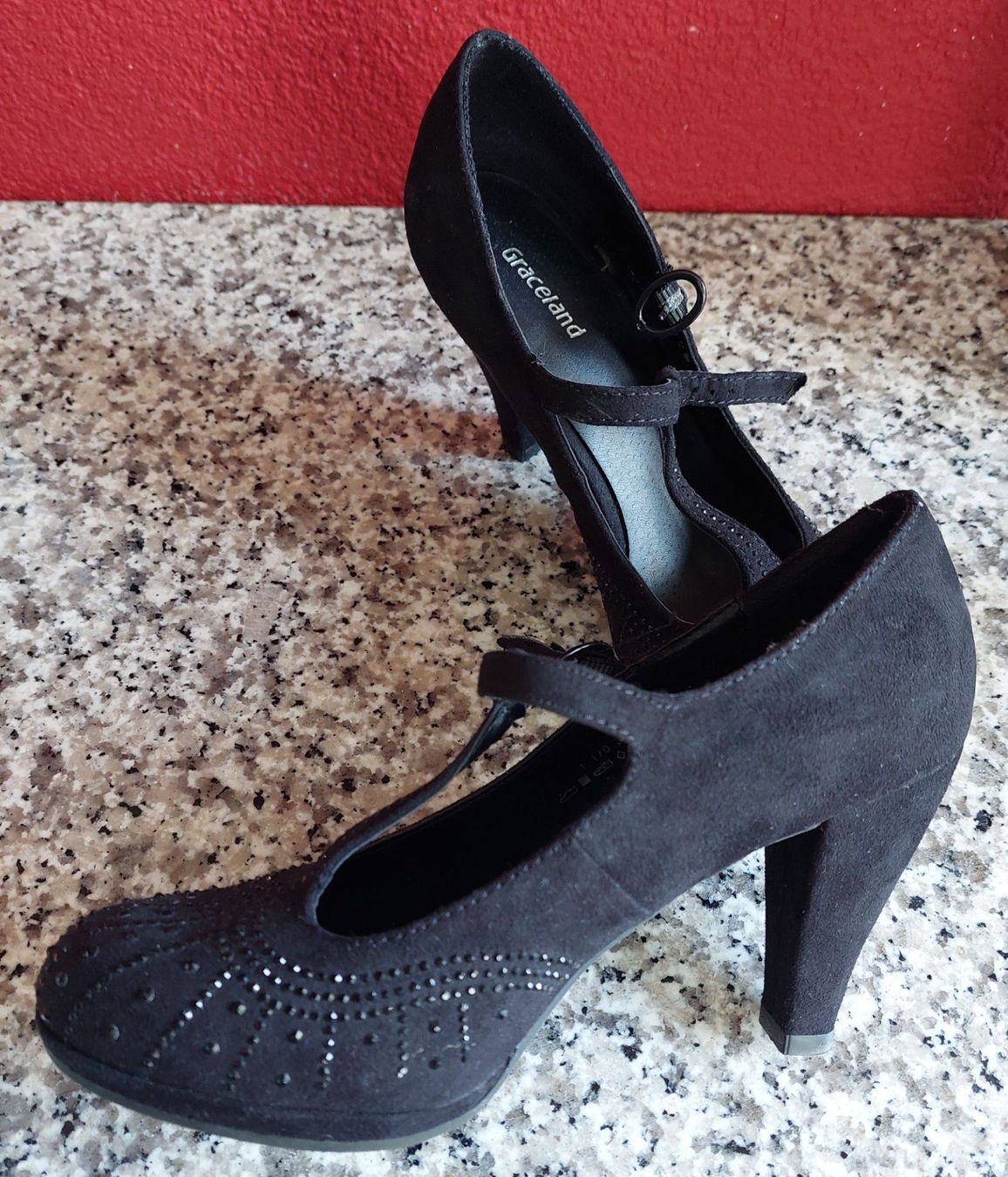 Scarpe da donna: Pumps mit Glitzersteinen #37 – Usato da Stettlen venduto da Dolores1987 1