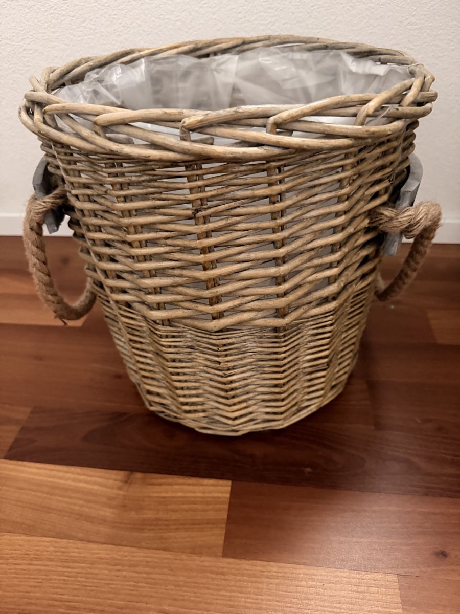Altro per la casa: Blumentopf Korb Weide mit Seilgriffen – Nuovo (secondo la descrizione) da Adligenswil venduto da mypremium-shop