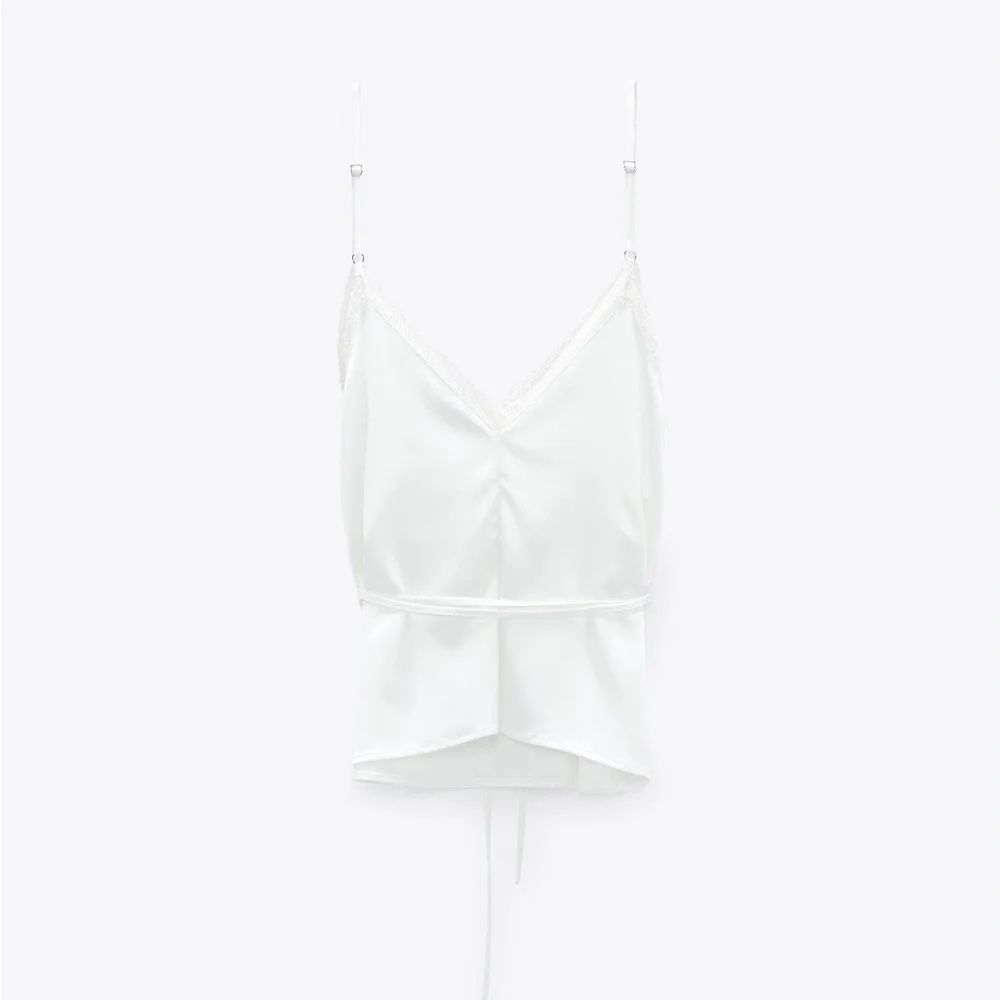 Zara Top: NEW - ZARA White Satin Top NP: 49.- – Nuovo (secondo la descrizione) da Horgen venduto da lme_8kj7 2