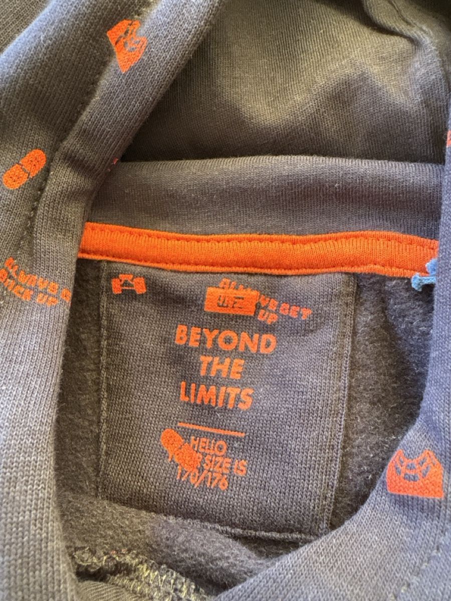 We Pullover & Sweatshirts: Kapuzenpullover Beyond the Limits blau Grösse 170/176 – Neu (gemäss Beschreibung) aus Zürich von Moskitia 1
