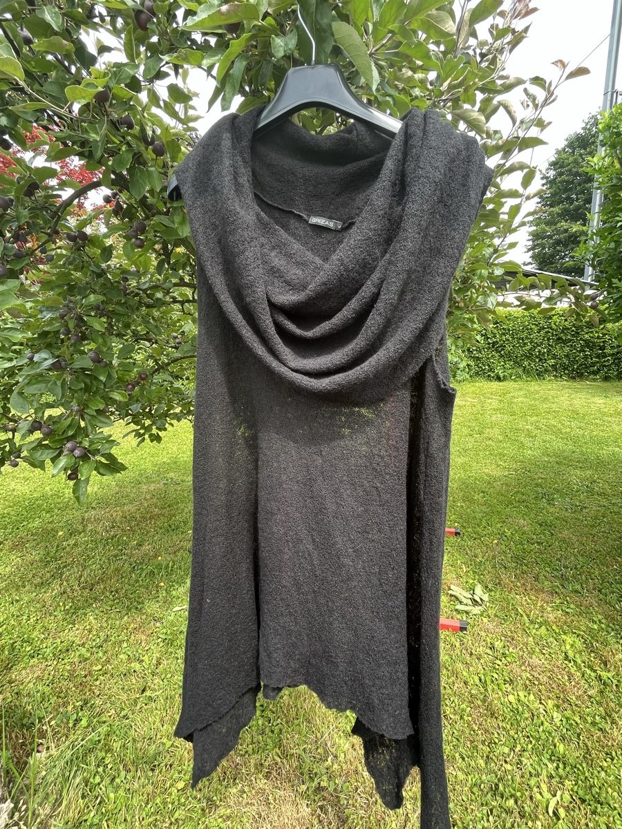 Grizas Top: GRIZAS Oberteil Sommer schwarz L – Usato da Heerbrugg venduto da sputnik09 2