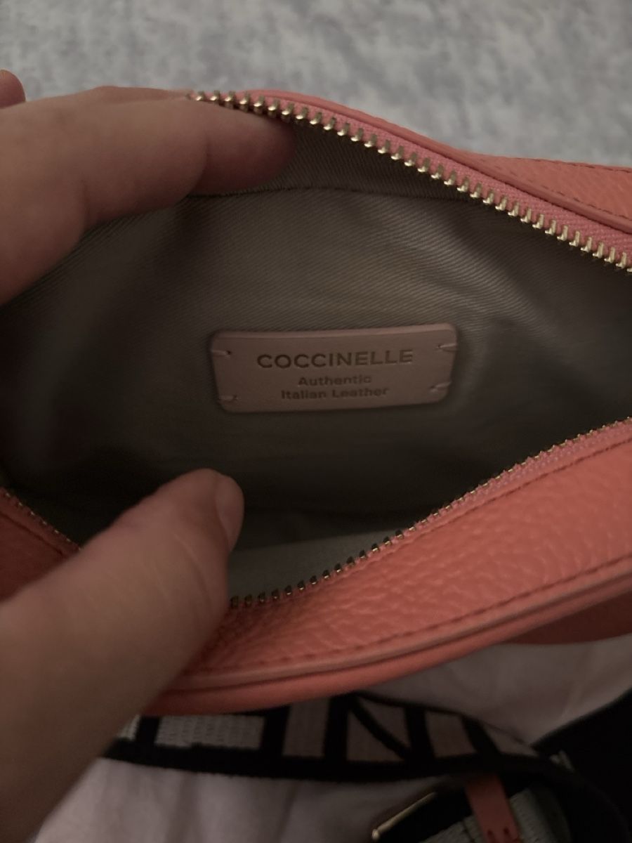 Coccinelle Taschen für Damen: Umhängetasche Coccinelle – Gebraucht aus Safenwil von sabikie 1