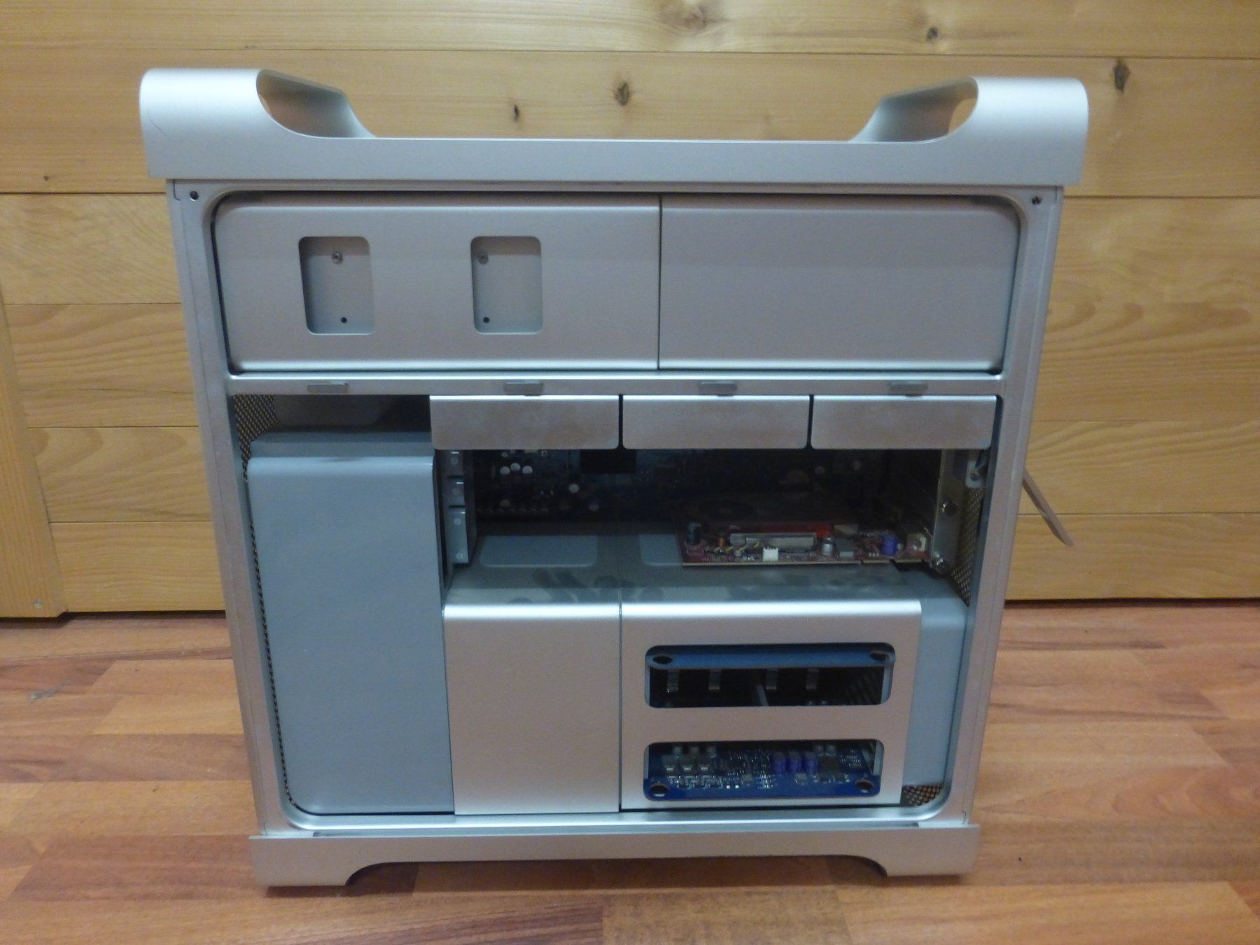 Apple PCs: Apple Mac Pro 3,1 inkl. SSD und HDDs – D'occasion à Zumikon par psisound