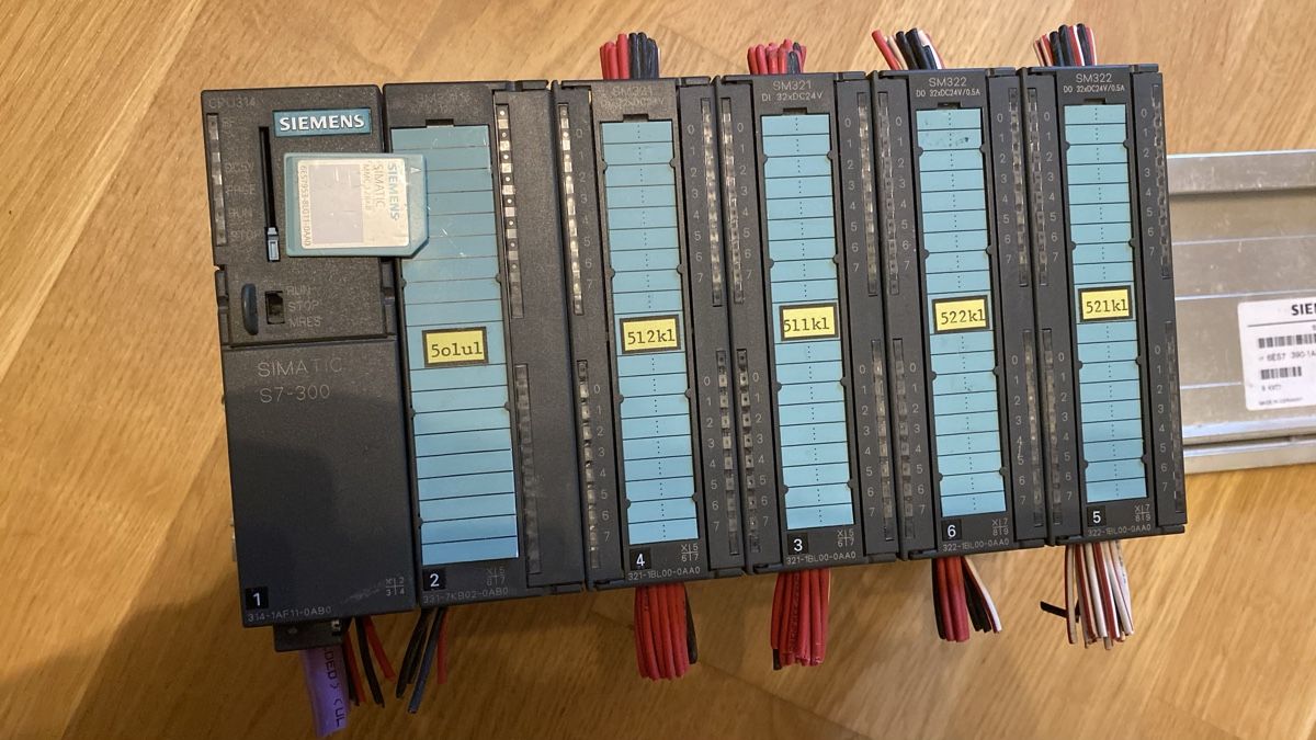 Siemens Composants électroniques: gebrauchte S7-314 mit Speicherkarte + Ein-Ausgangsmodule – D'occasion à St. Gallen par Simonpatch
