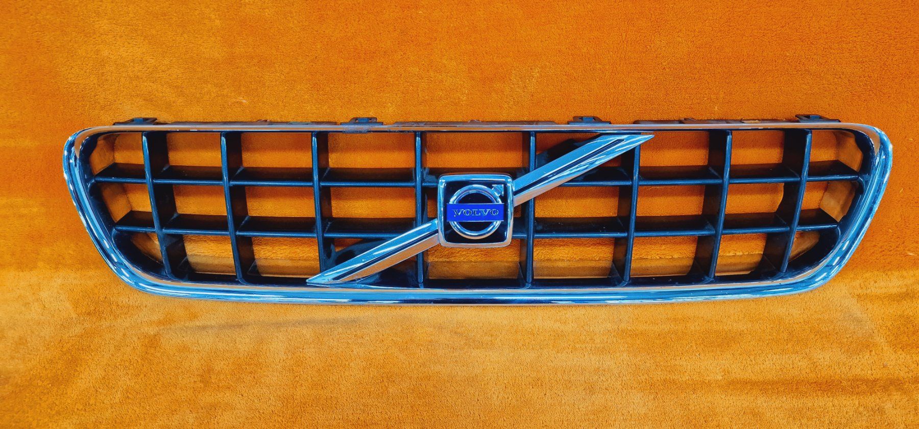 Volvo Tutti pezzi di ricambio auto: Kühlergrill Volvo – Nuovo (secondo la descrizione) da Gwatt (Thun) venduto da Bilsport 1