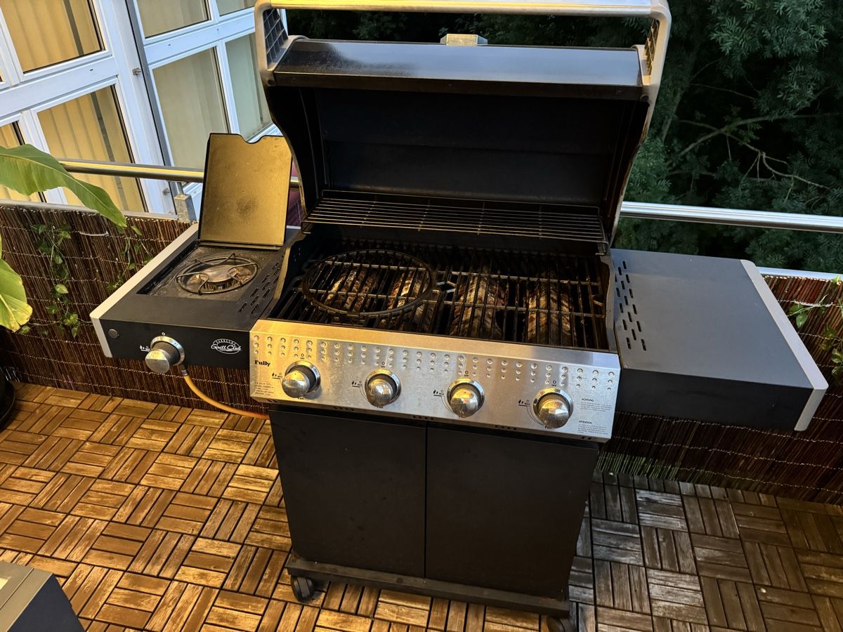 Griglie: Gas-Grill mit 4 Brenner und Herdplatte – Usato da Emmenbrücke venduto da fra_9tbr 5