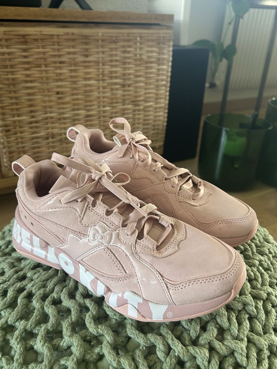 Puma Scarpe da donna: Hello Kitty Sanrio Sneaker/Puma Nova 2 – Nuovo (secondo la descrizione) da Aarberg venduto da lep_qc92