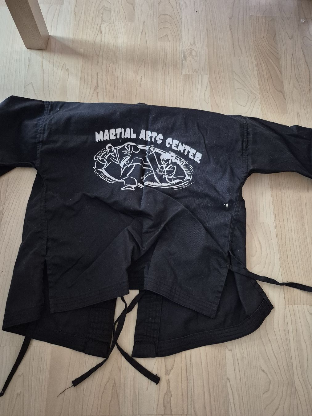 Completi: Karate Anzug Gr. 100cm – Usato da Oberweningen venduto da Bumblebee2 1