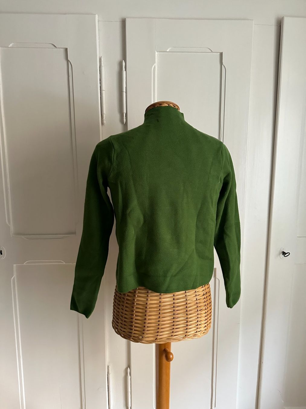Mango Pullover & Sweatshirts: MANGO - Feinstrick Pullover grasgrün XS – Gebraucht aus Zürich von Diazaio 2