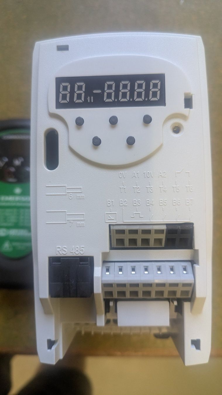 Elektronikbauteile: Frequenzumrichter Emerson Control Techniques SKA1200055 0,55 – Gebraucht aus Lotzwil von Kape 3