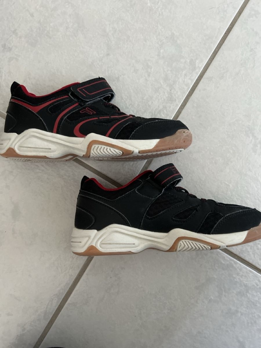 Fila Scarpe per ragazzi: Hallenschuhe Gr 33 – Usato da Lostorf venduto da Venice16 1