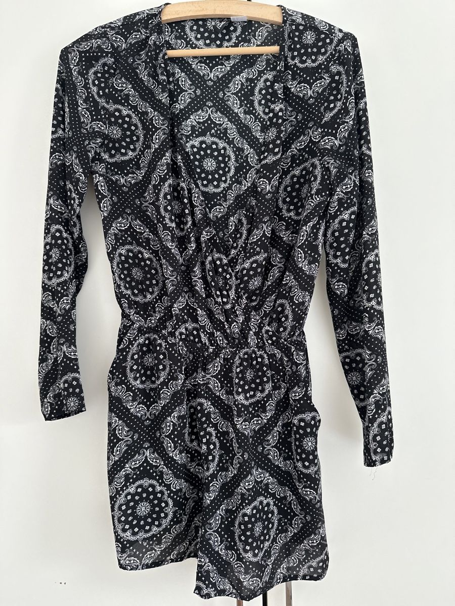 H&M Tute: Schwarzer Jumpsuit mit Paisleymuster Gr. S – Usato da Rheineck venduto da sam_9m27 1
