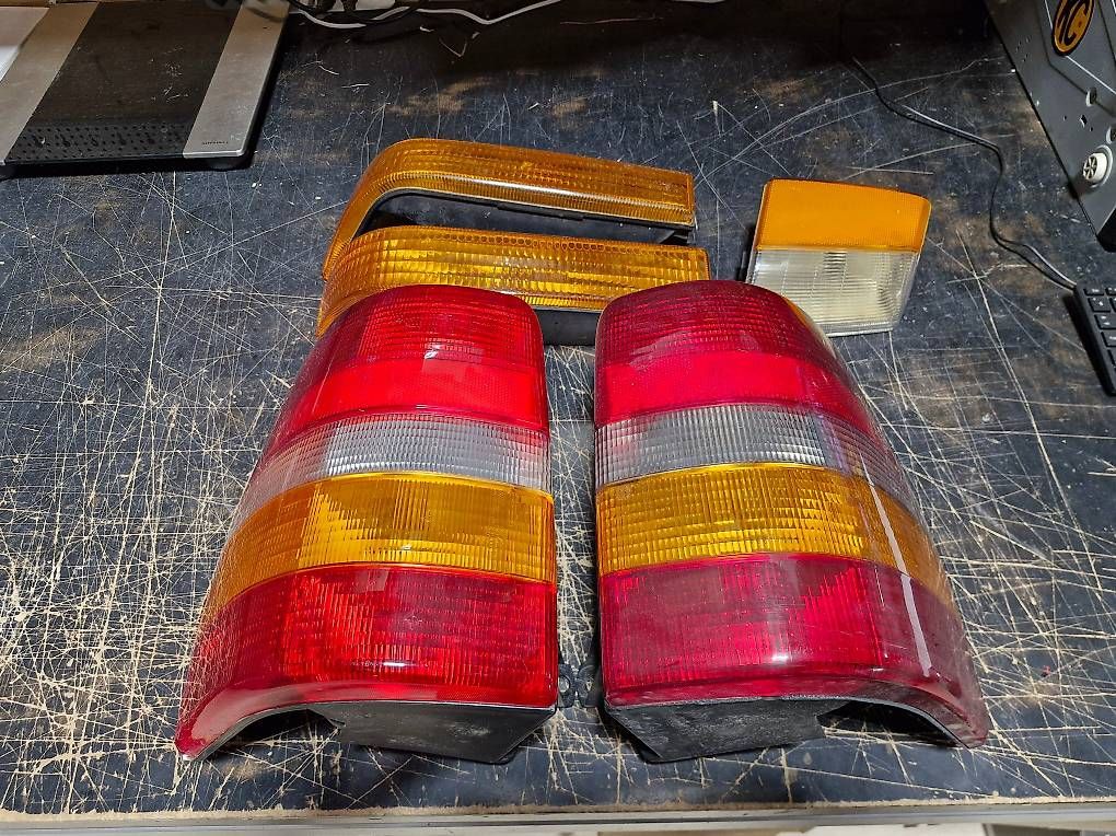 Jeep Tutti pezzi di ricambio auto: Leuchten-Satz Gr. Cherokee ZJ – Usato da Bergdietikon venduto da Calonder_Parts_GmbH 2