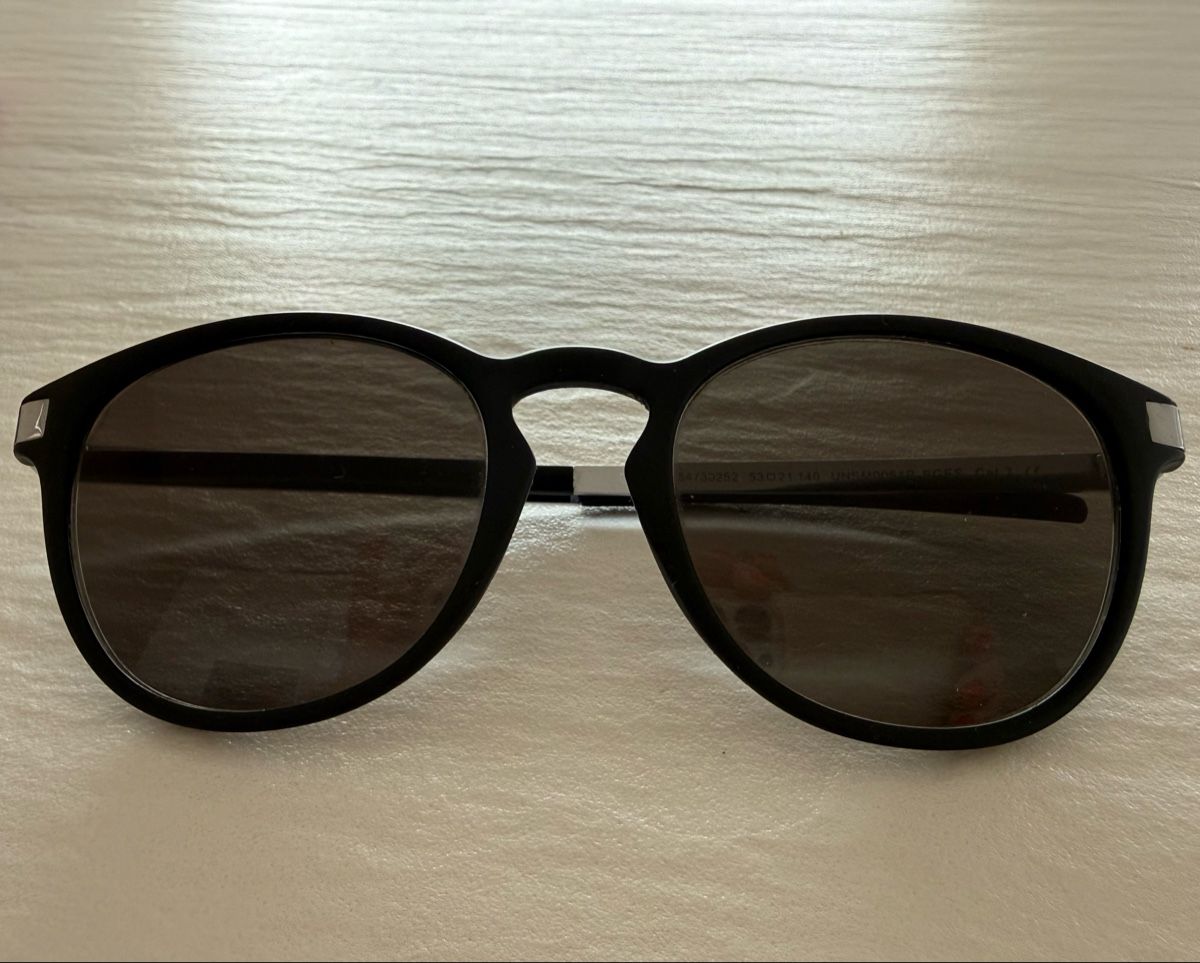 Hugo Boss Lunettes & Verres: BOSS Sonnenbrille mit Etui – D'occasion à Bassersdorf par Buesler7
