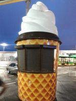 Kiosk / cup in the shape of a large "ICE CREAM"