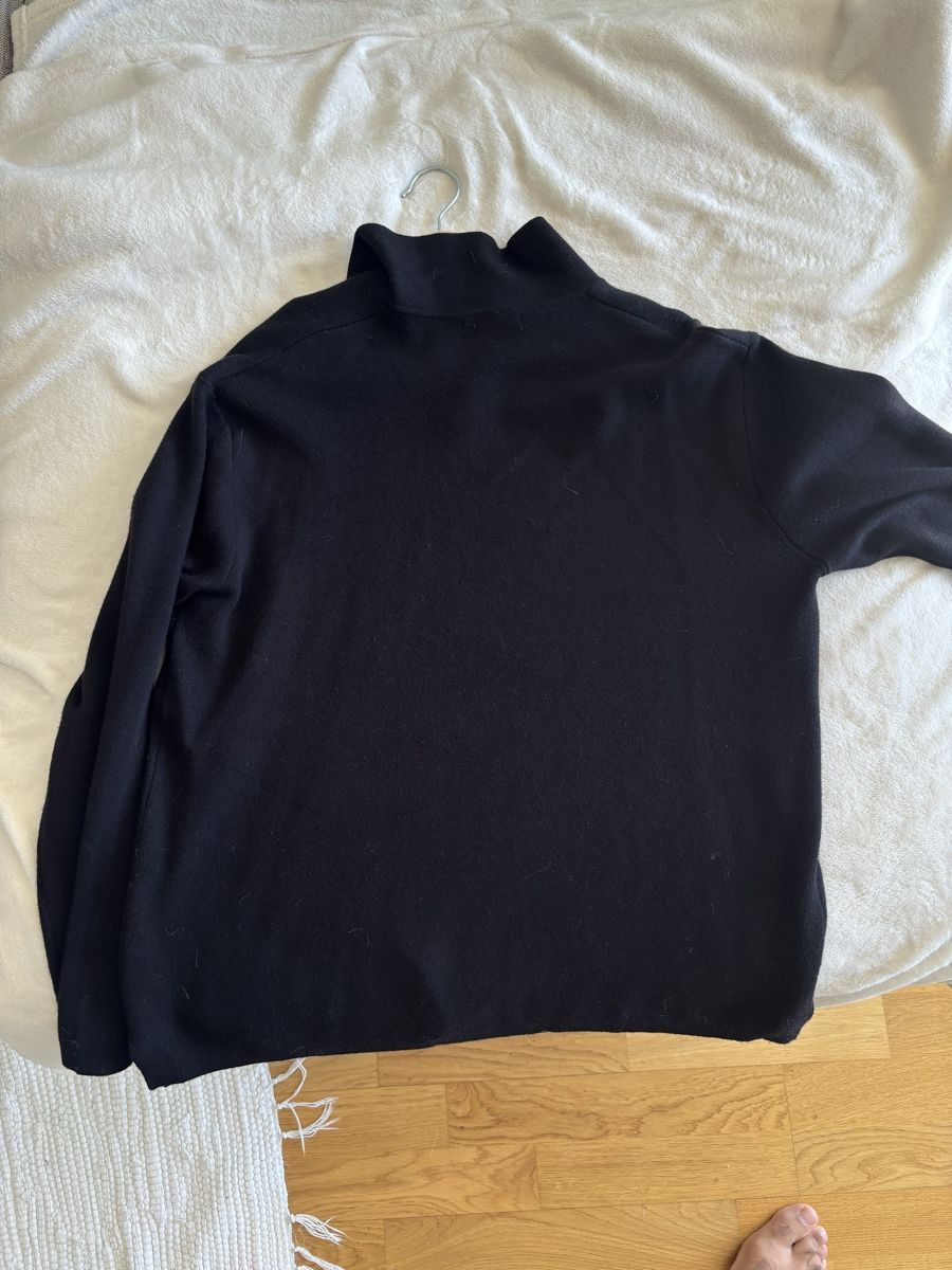 Tops: Pull noir taille L bon état – D'occasion à Hauterive NE par Bv.vdvm 2