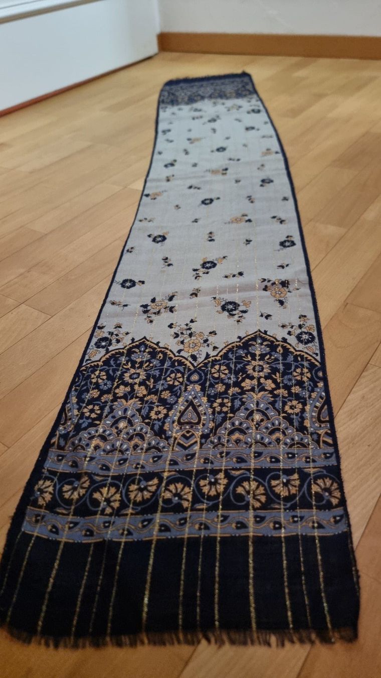 Foulards, Tücher & Schals: Schicker Damenschal, Vintage – Defekt aus Wald ZH von CapLux 3