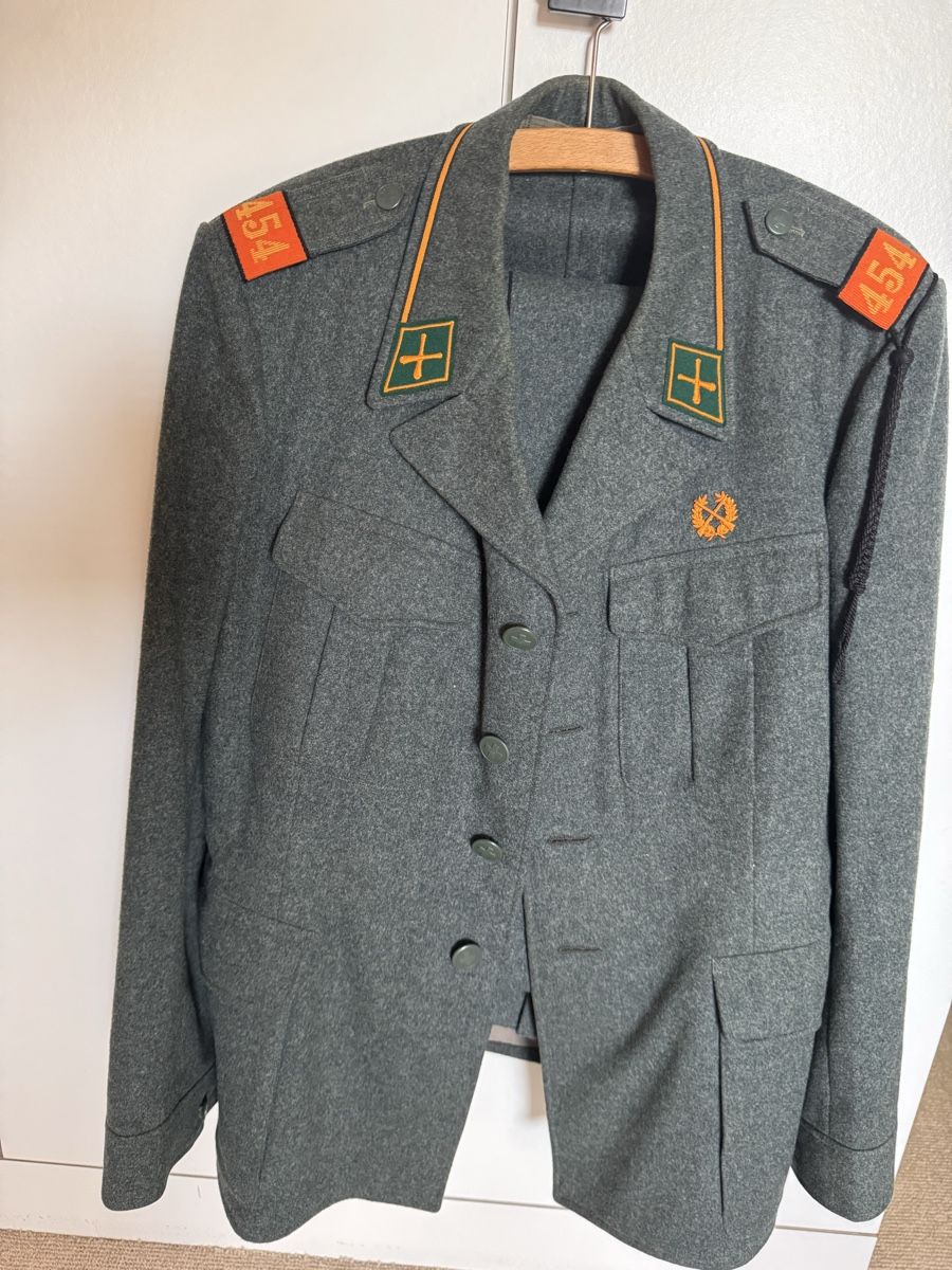 Schweizer Armee Uniformi: Alte Militär Uniform – Usato da MURI b. Bern venduto da Anda1
