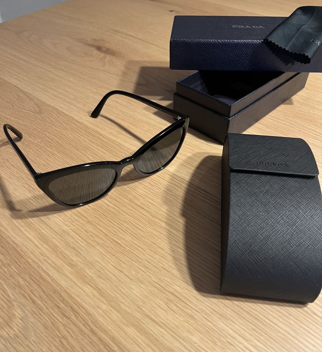 Prada Lunettes & Verres: Prada Sonnenbrille – D'occasion à Thayngen par lagrb 1