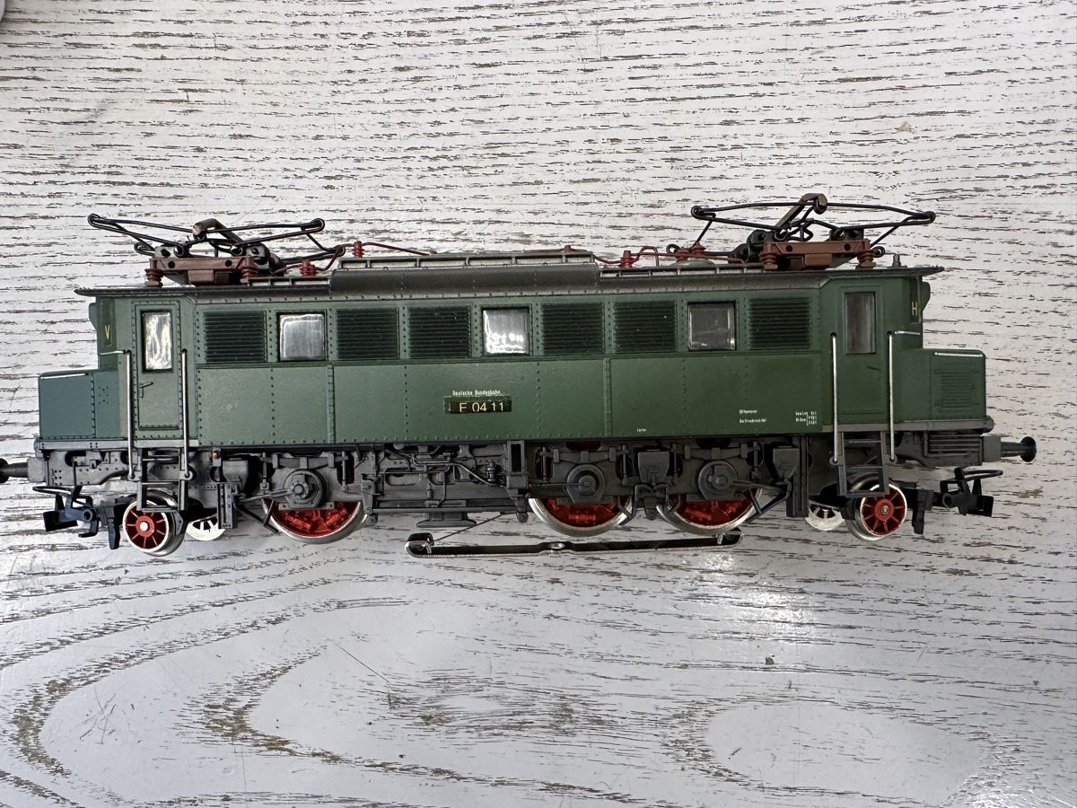 Märklin Modellini di ferrovie: Märklin 3049 DB BR 104 – Usato da Lupsingen venduto da New-Haven 2