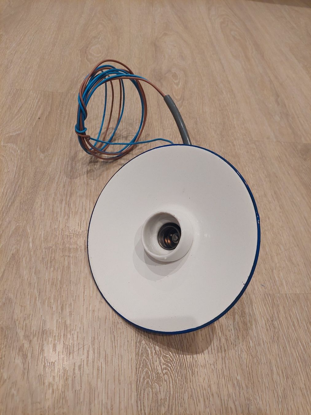 Kronleuchter & Deckenlampen: Alte Emaille Deckenlampe – Gebraucht aus Herzogenbuchsee von debora01