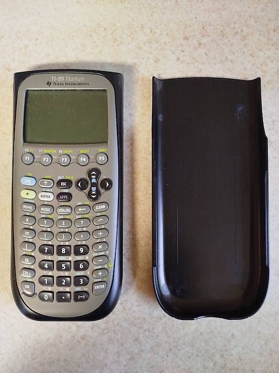 Texas Instruments Calculatrices: Taschenrechner Texas Instruments TI-89 Titanium – D'occasion à reichenburg par inf_lb2p