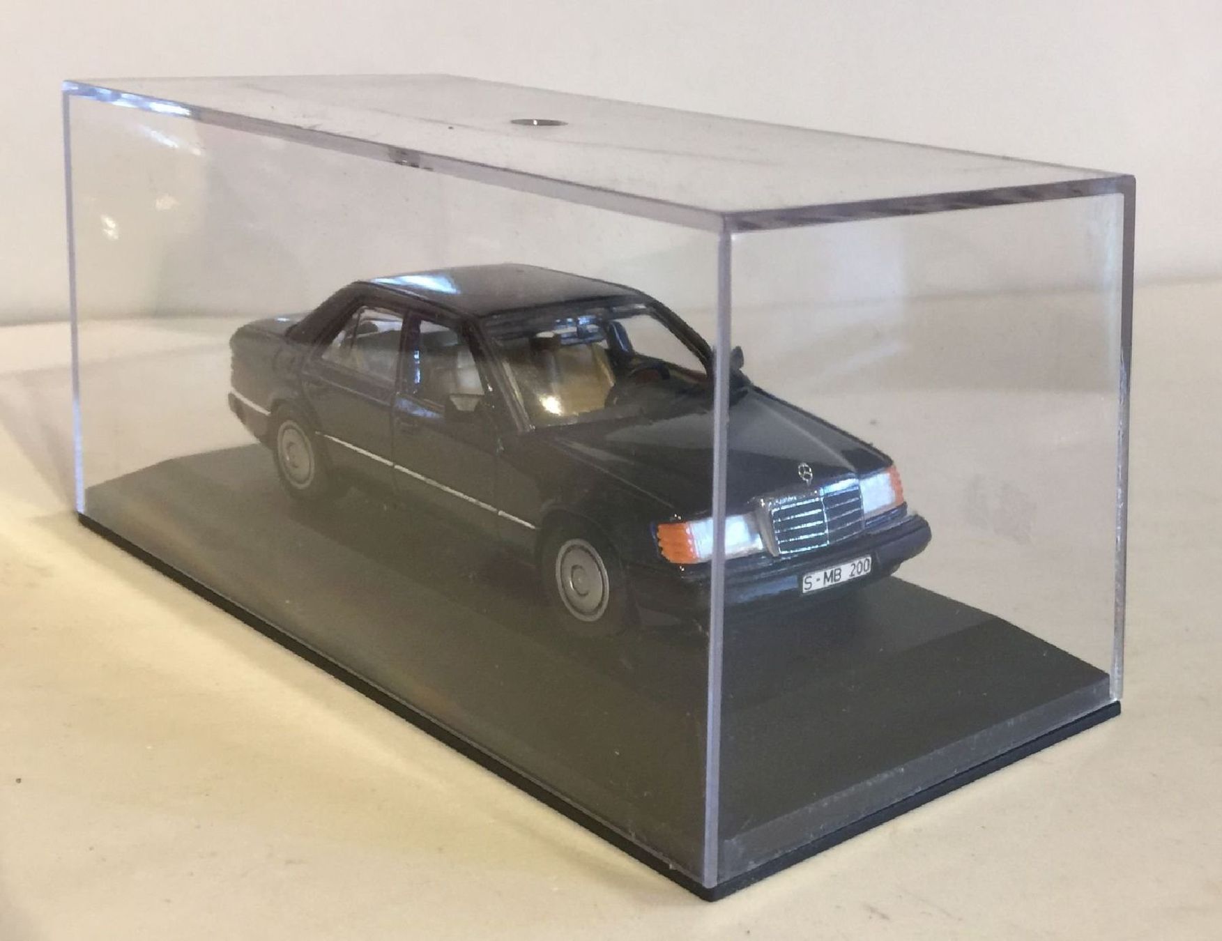 Minichamps Modellini d'auto: MINICHAMPS Mercedes-Benz 200E – Usato da Sonceboz-Sombeval venduto da Decolove 6
