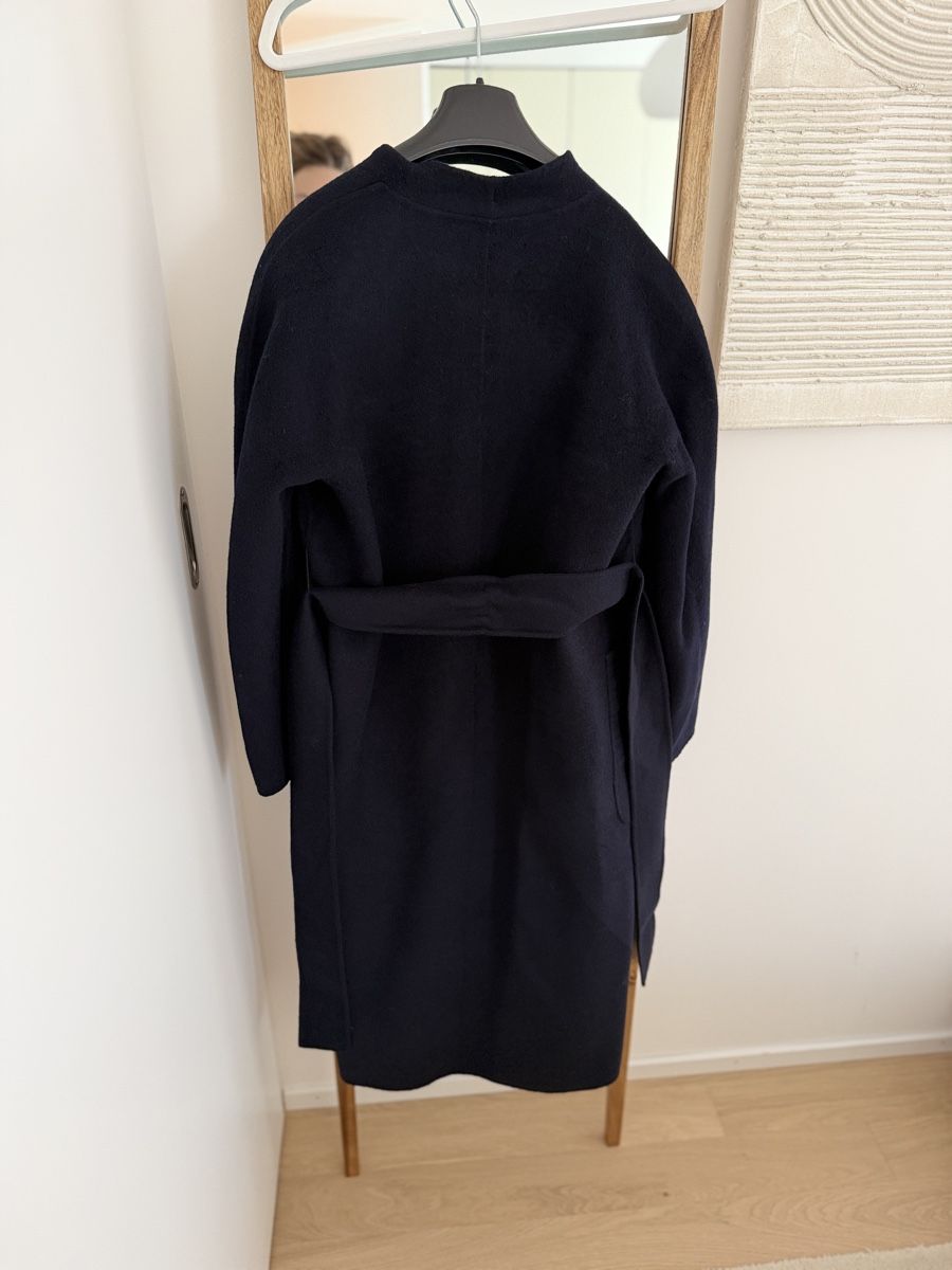 Max Mara Mäntel: Max Mara Studio Mantel dunkelblau | Grösse 38 – Gebraucht aus Wettingen von Lamadeux 1