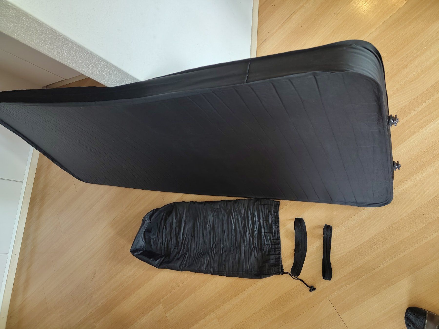 Matelas: 2 Trevolution Liegematten, schwarz, inkl. Sack – D'occasion à Wädenswil par Mallory22 2