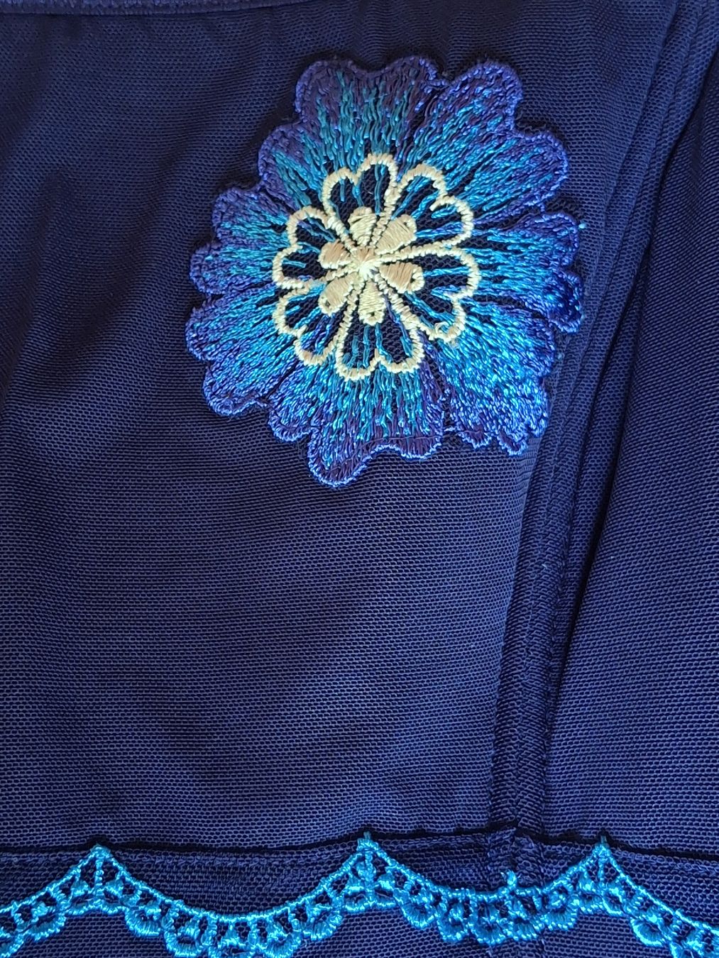 Tops: Bustier taille 36/38 marque Charlott' – D'occasion à Villiers par san_jn5w 1