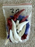 Lego 20 x Barb / Claw / Horn / Tooth - Medium - 87747