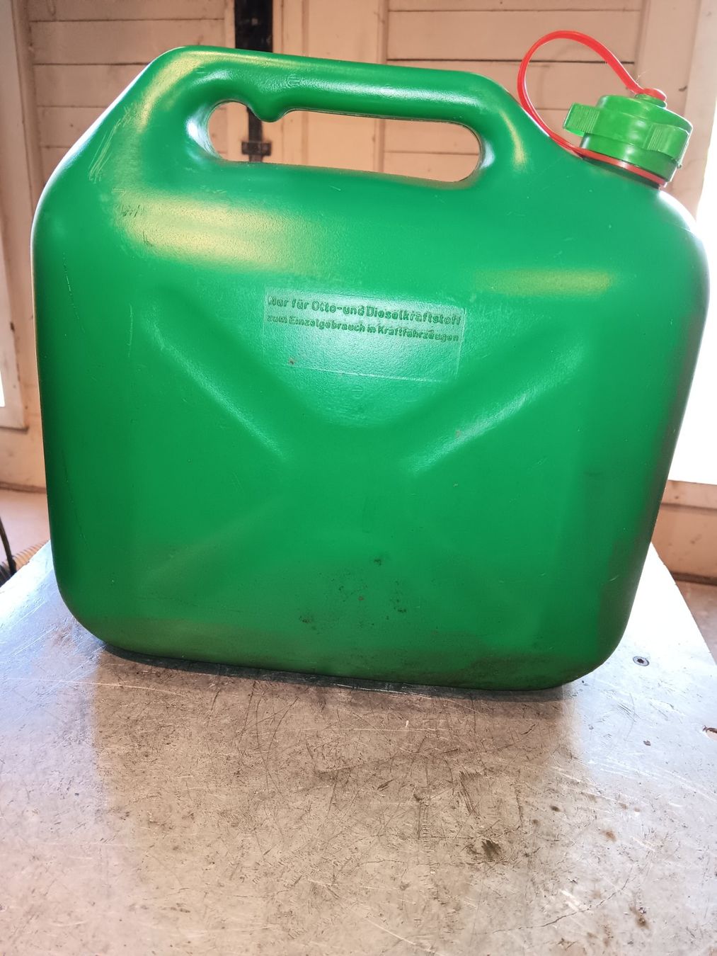 Benzinkanister: Benzinkanister 10 Liter – Gebraucht aus Dietikon von Sauber64