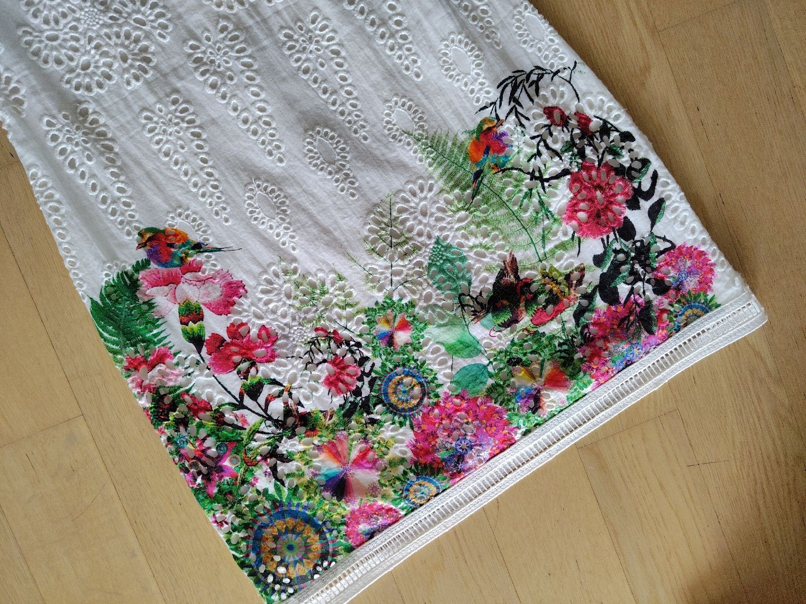 Desigual Vestiti: DESIGUAL Etui-Kleid weiss/bunt Taille 34 – Usato da Buchrain venduto da QueenyHE51 1
