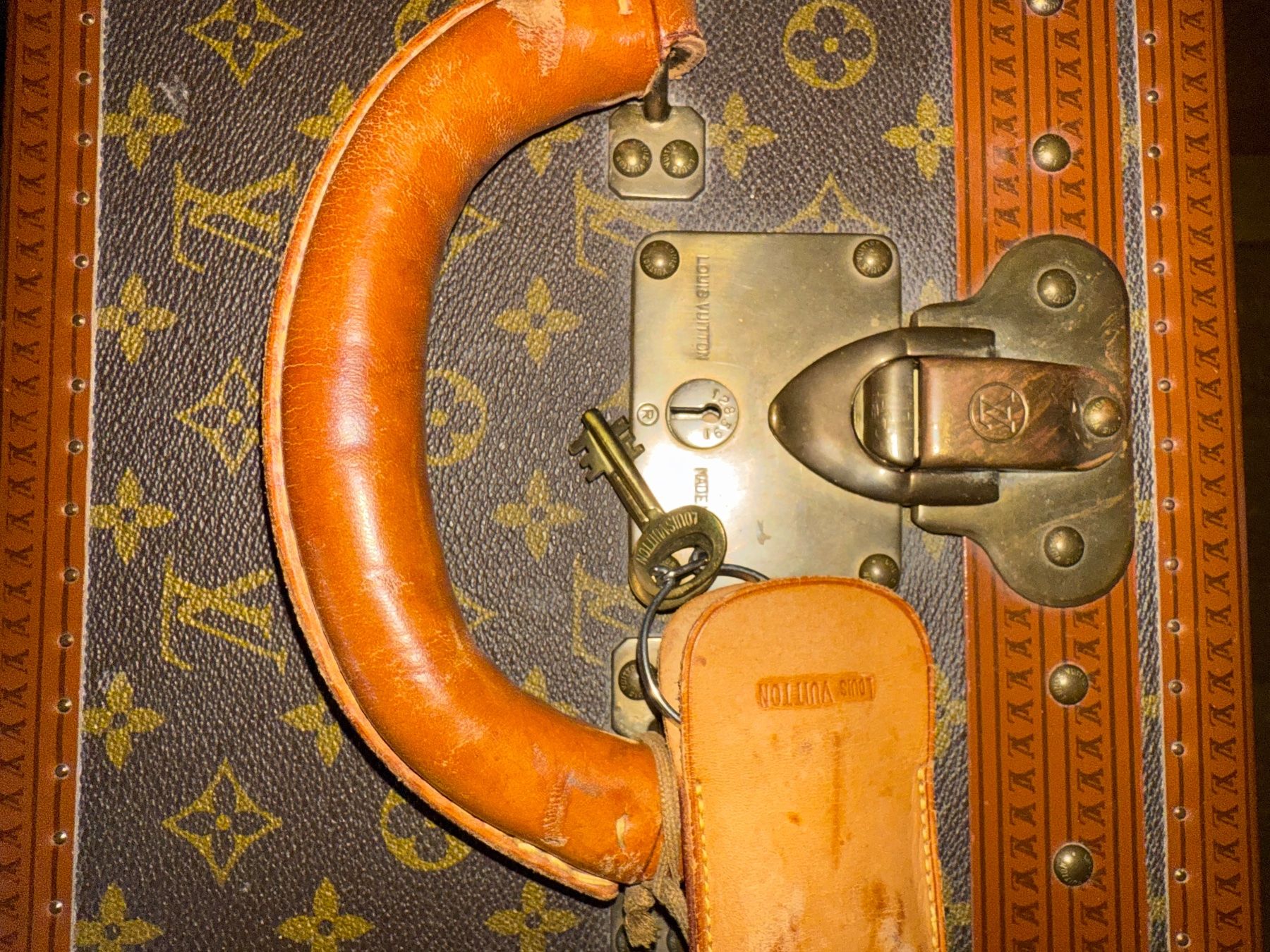 Louis Vuitton Valigie: Malle  valise Louis Vuitton monogramme grand format – Usato da Thonex venduto da Dashan 1