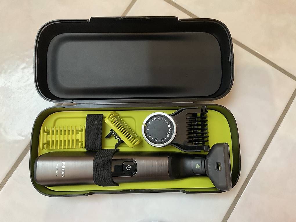 Rasoi & Lamette da barba: Rasierer OneBlade von Philips – Usato da Etziken venduto da Hugo94