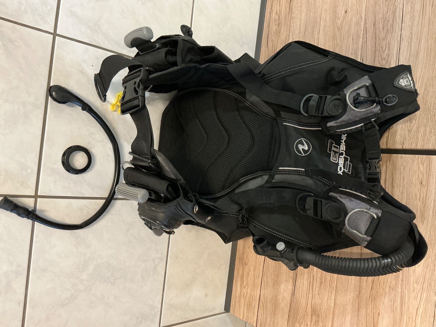 Respiratori & Giubbotti: Tarierjacket Aqua Lung Dimension i3 BCD-Disconrinnes Gr.S/M – Usato da Galgenen venduto da 67sab 2