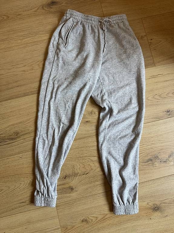 Pantalons: Trainerhose grau Damen Grösse S – D'occasion à Aadorf par mar_l5n2