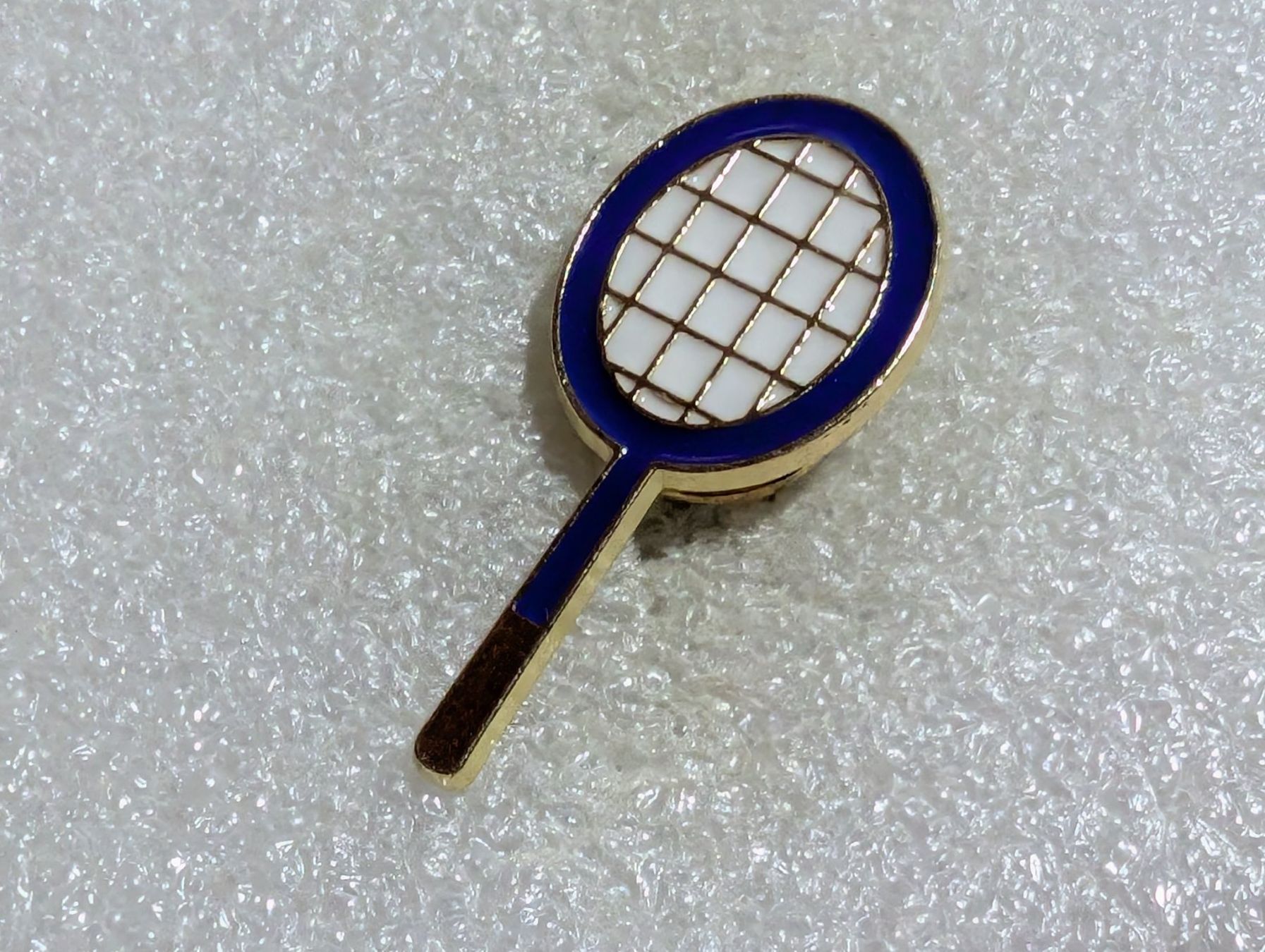 Plaketten & Abzeichen: Ansteckpin 106: Tennis Schläger – Gebraucht aus Oppligen von Pin-Fall-Shop