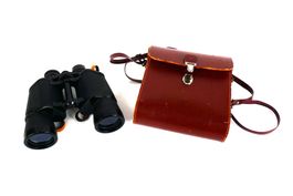 Feldstecher mit Tasche
