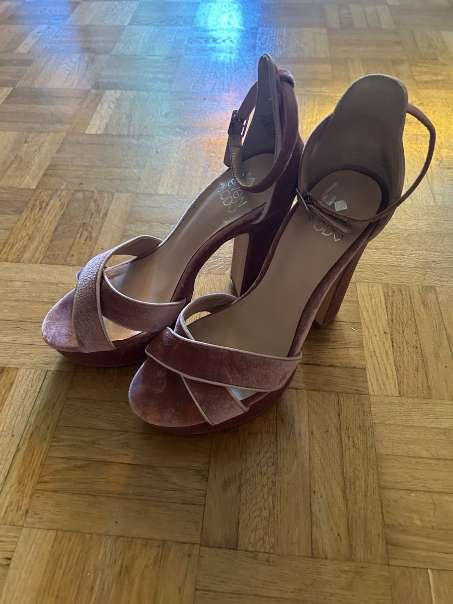 Scarpe da donna: rosa Samt High Heels – Nuovo (secondo la descrizione) da Zürich venduto da alv_pqz2