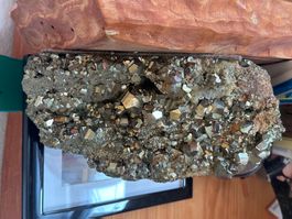 Grosser Pyrit 23 cm x 10.5 cm leicht goldfarbig