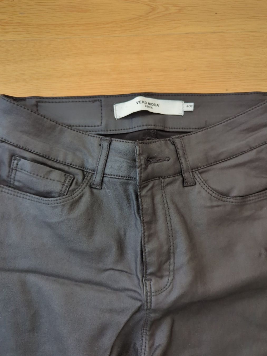 Vero Moda Hosen: Schwarze Hose in Lederoptik/Vero Moda Gr. S/32 – Gebraucht aus Zug von sunshinestateofmind 1