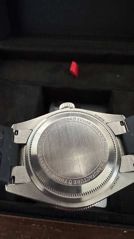 Montres: Tudor Black bay monochrome  – D'occasion à Moudon par arg_ck5g 2