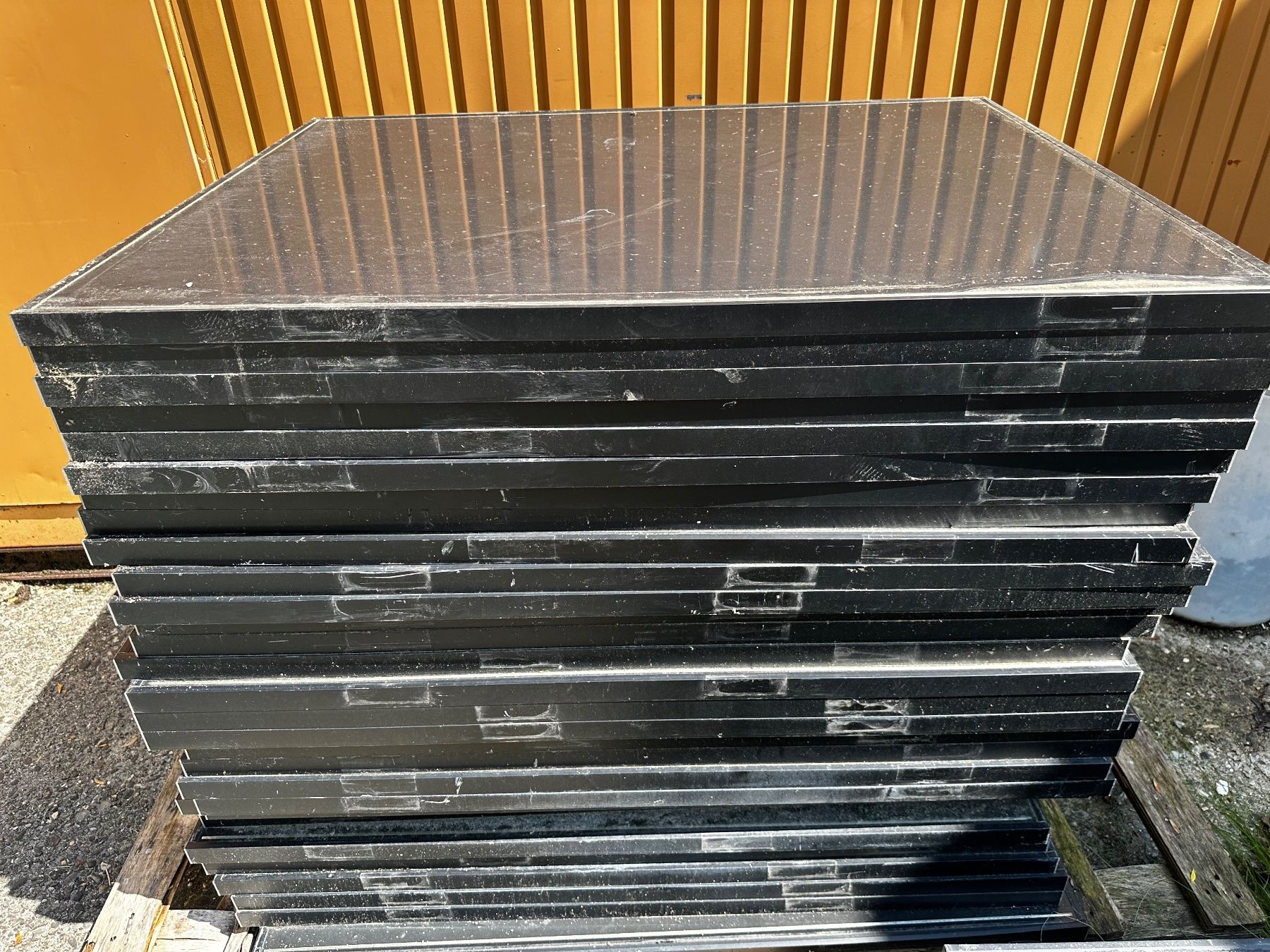 Dispositivi a energia solare: Solar Frontier SF165-S Photovoltaikmodul 165Wp. – Usato da Biel-Benken BL venduto da Denali4 8