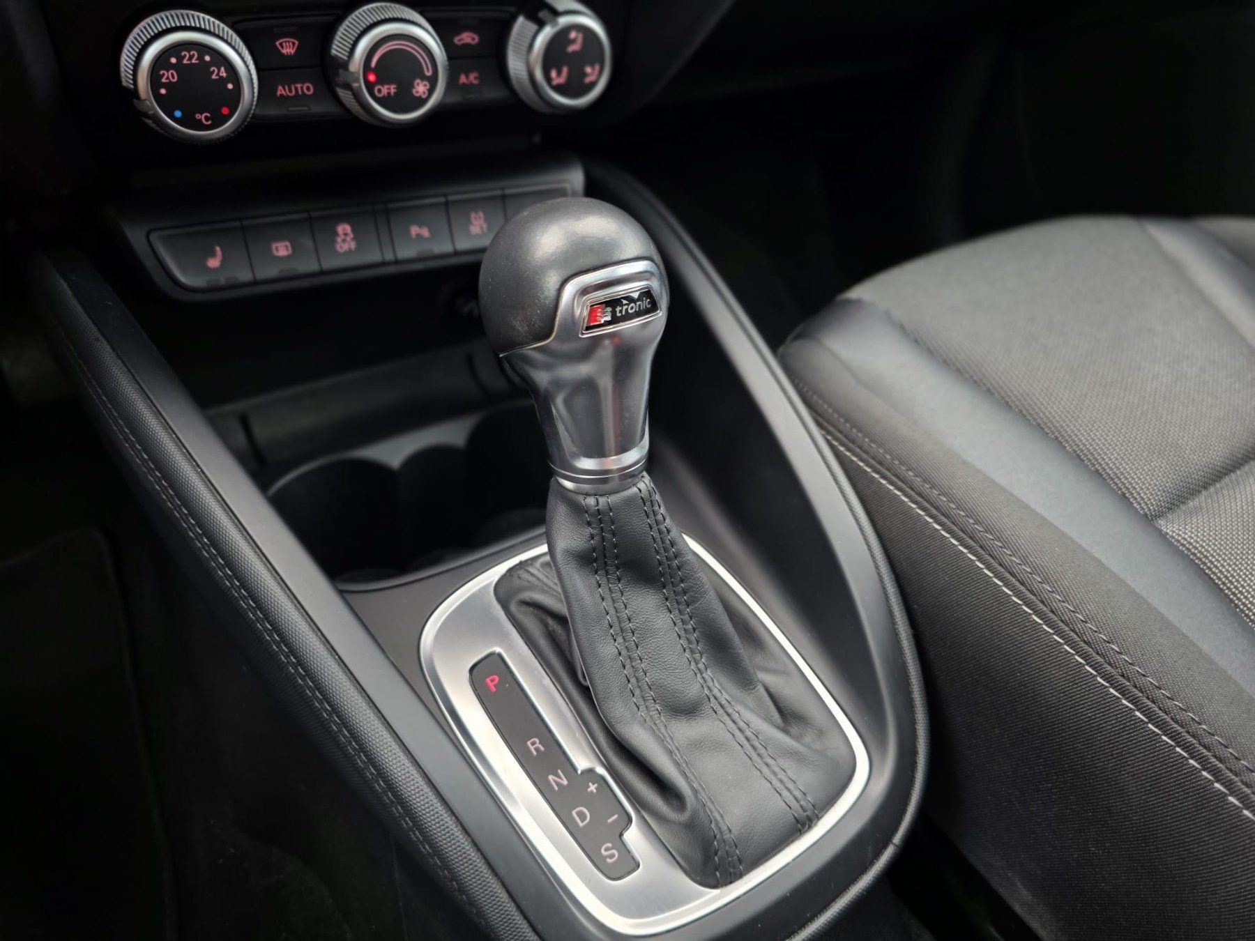 Audi Automobili: Audi A1 1.4 TFSI CoD Automatique – Usato da Crissier venduto da vim_r8qn 9