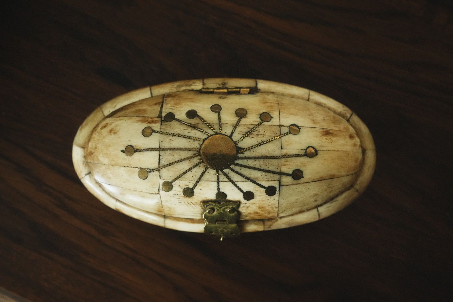 Dosen: Schatulle Knochen Messing oval Schmuckdose Boho orientalisch – Gebraucht aus Volketswil von HeredisAntiques 4