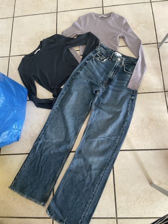 Zara Damen Jeans Gr.32 und 2x Langarmshirts Gr. S