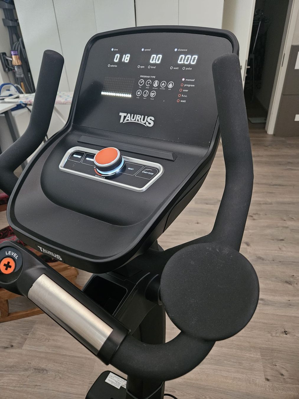 Taurus Hometrainer: Fahrradtrainer Taurus UB9.9 guter Zustand – Usato da Waltenschwil venduto da Grillchef 4