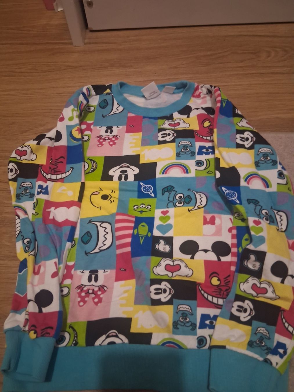 Maglioni & Felpe: Disney Pullover Grösse 134, bunt, Disney 100 Edition! – Usato da Luzern venduto da phi_s57s