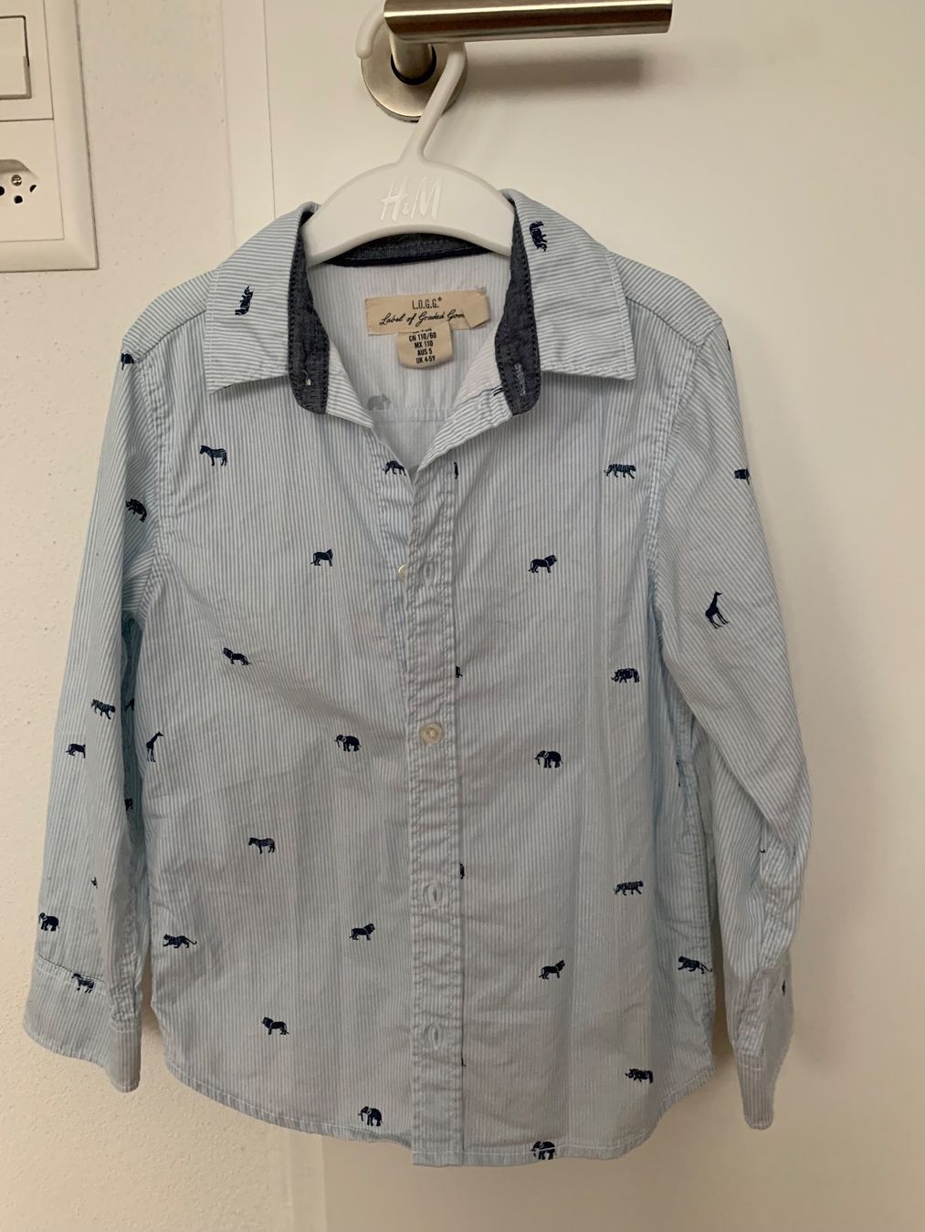 H&M Hemden, T-Shirts & Polos: Hemd langarm mit Tieren Gr. 110 H&M – Gebraucht aus Dinhard von PS83